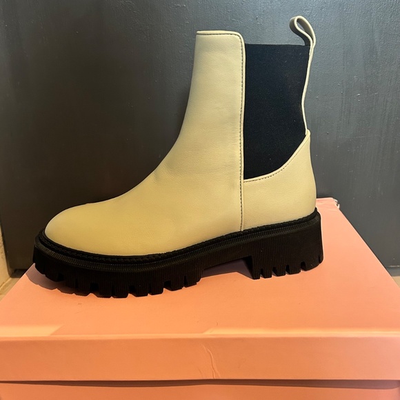 Intentionally _________ boots - Picture 3 of 4